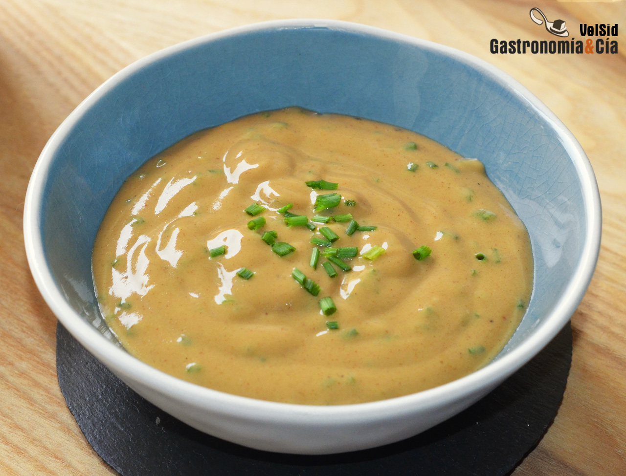 Cómo hacer una sencilla y sabrosa salsa para aderezar u