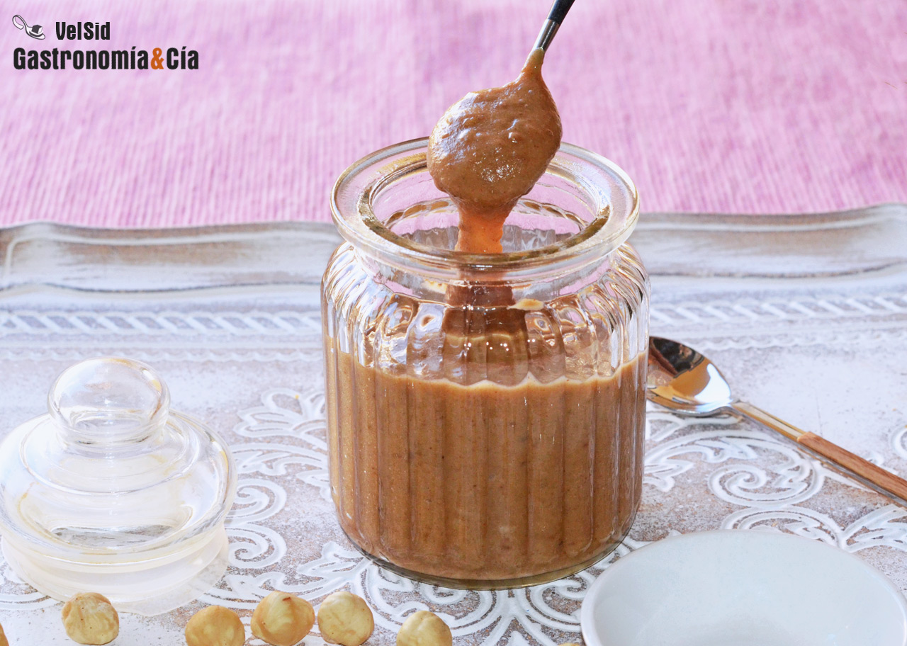 Salsa de caramelo y avellanas saludable