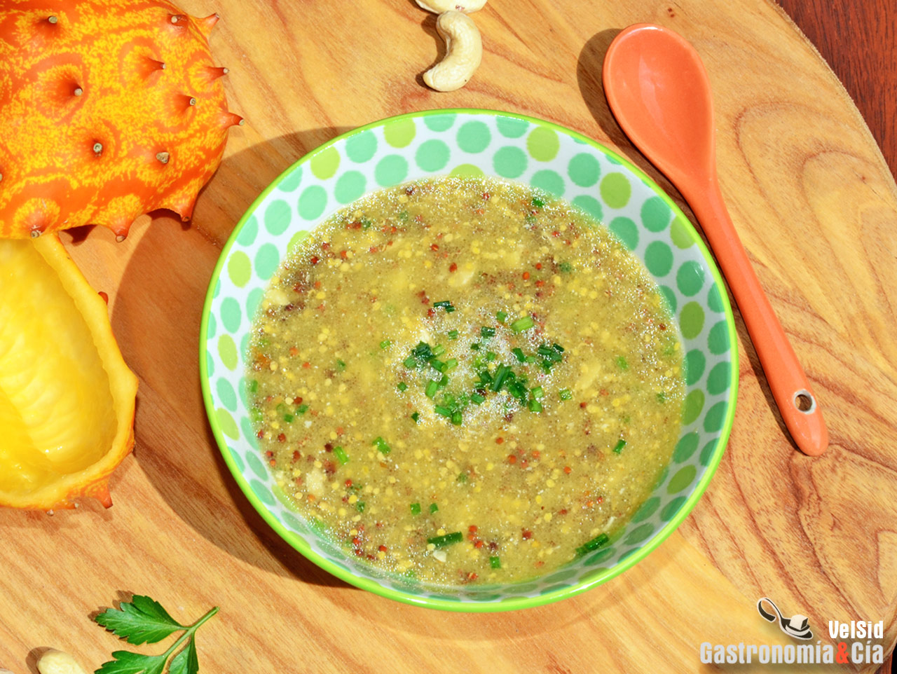 Salsa de kiwano, aguacate y mostaza