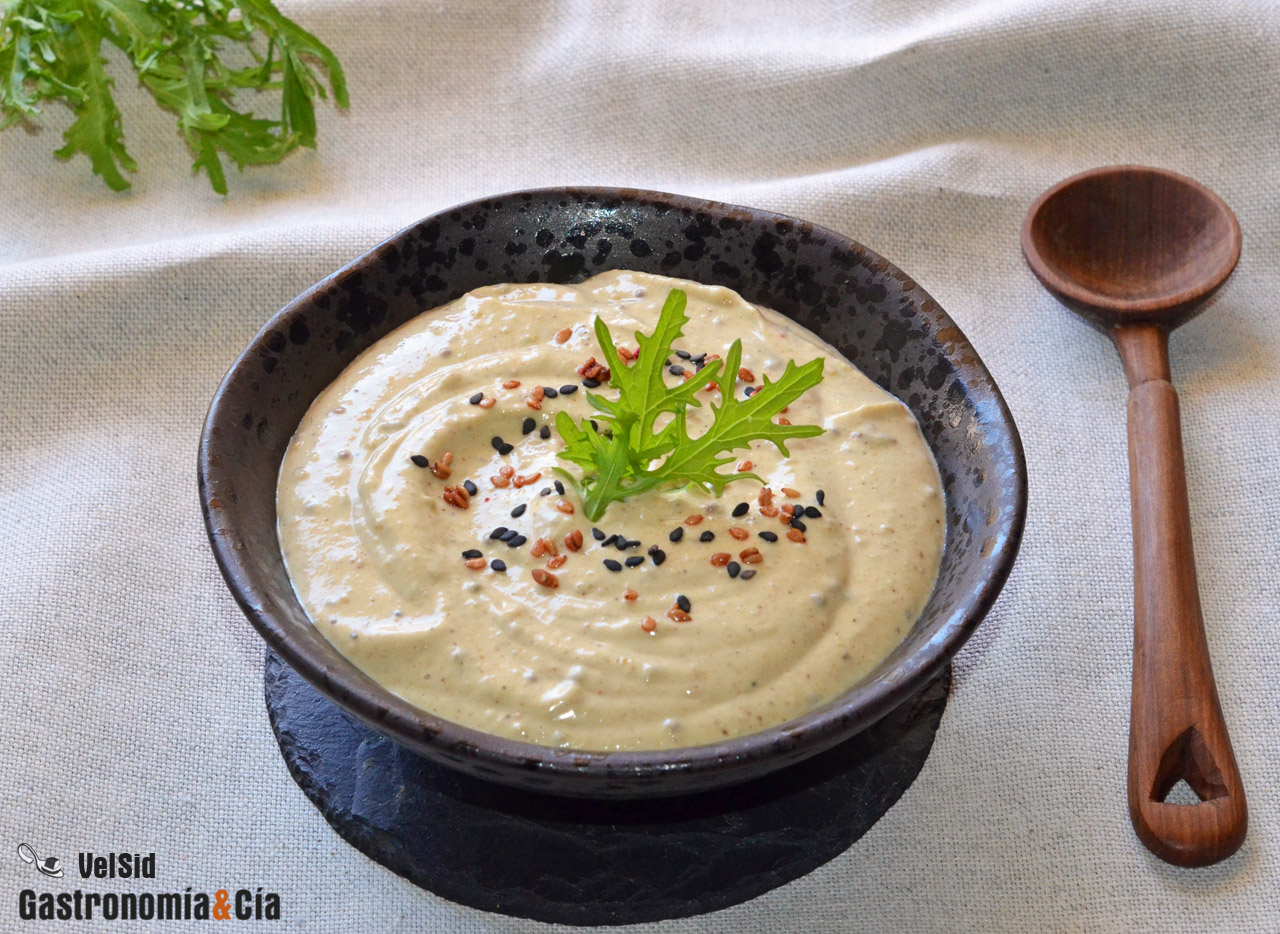Salsa de yogur, tahini y mostaza, un aderezo que enriqu