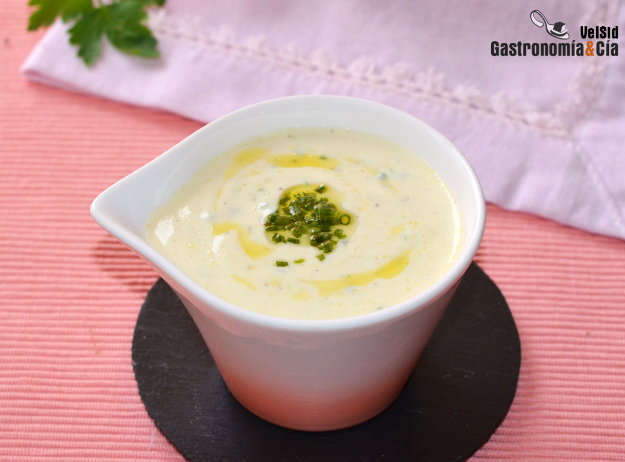 Salsa de yogur, ajo y bergamota, un aderezo para (casi)