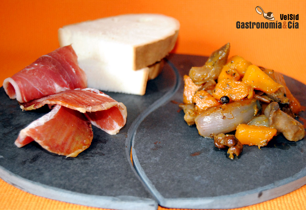 Salteado de setas y calabaza con jamón ahumado