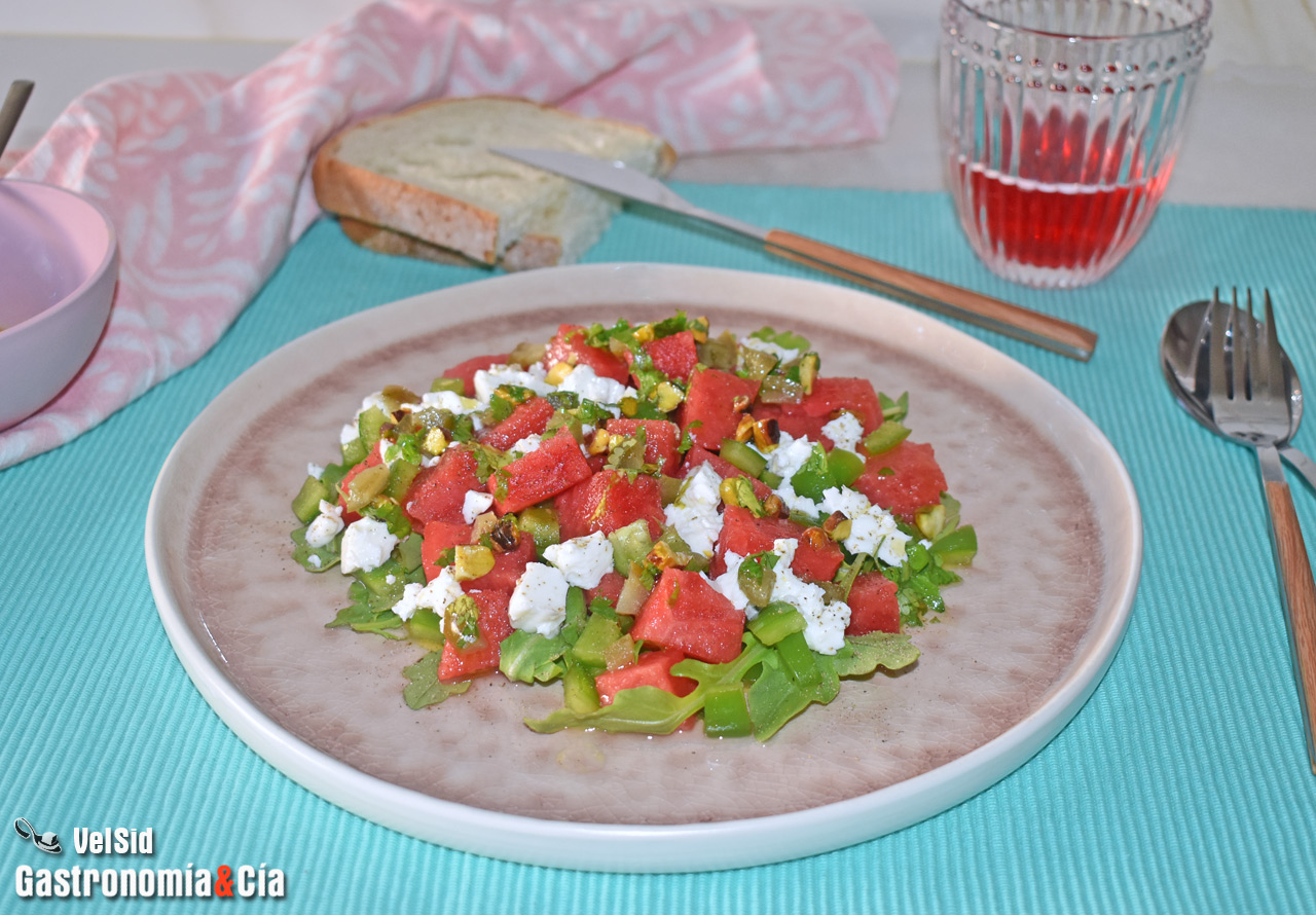 Ensalada de sandía con jalapeños, cilantro y lima