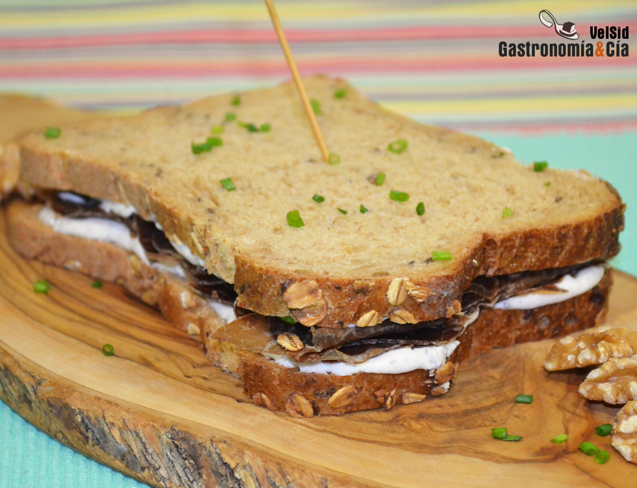 Sándwich de queso fresco, cecina y trufa