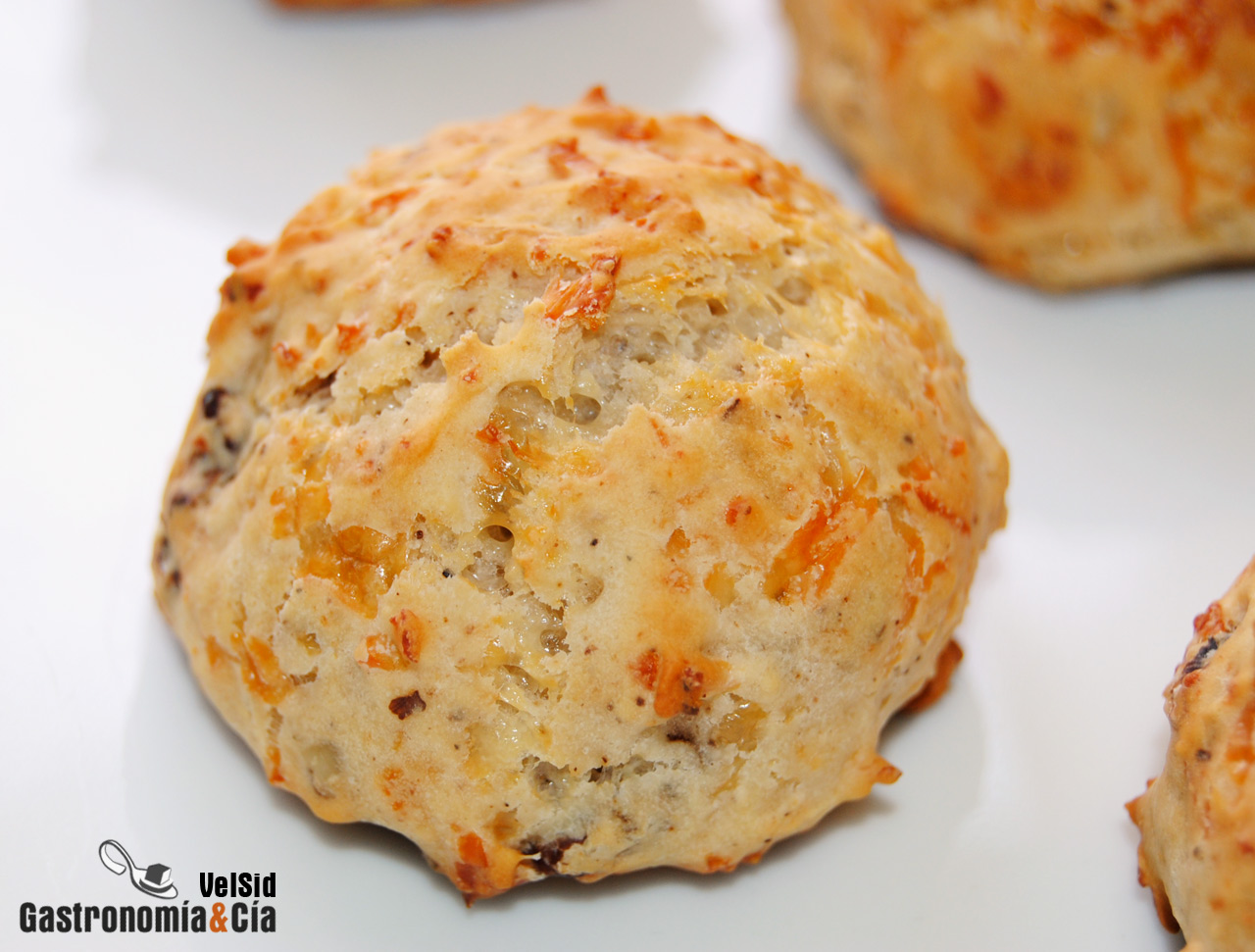 Scones de queso y nueces