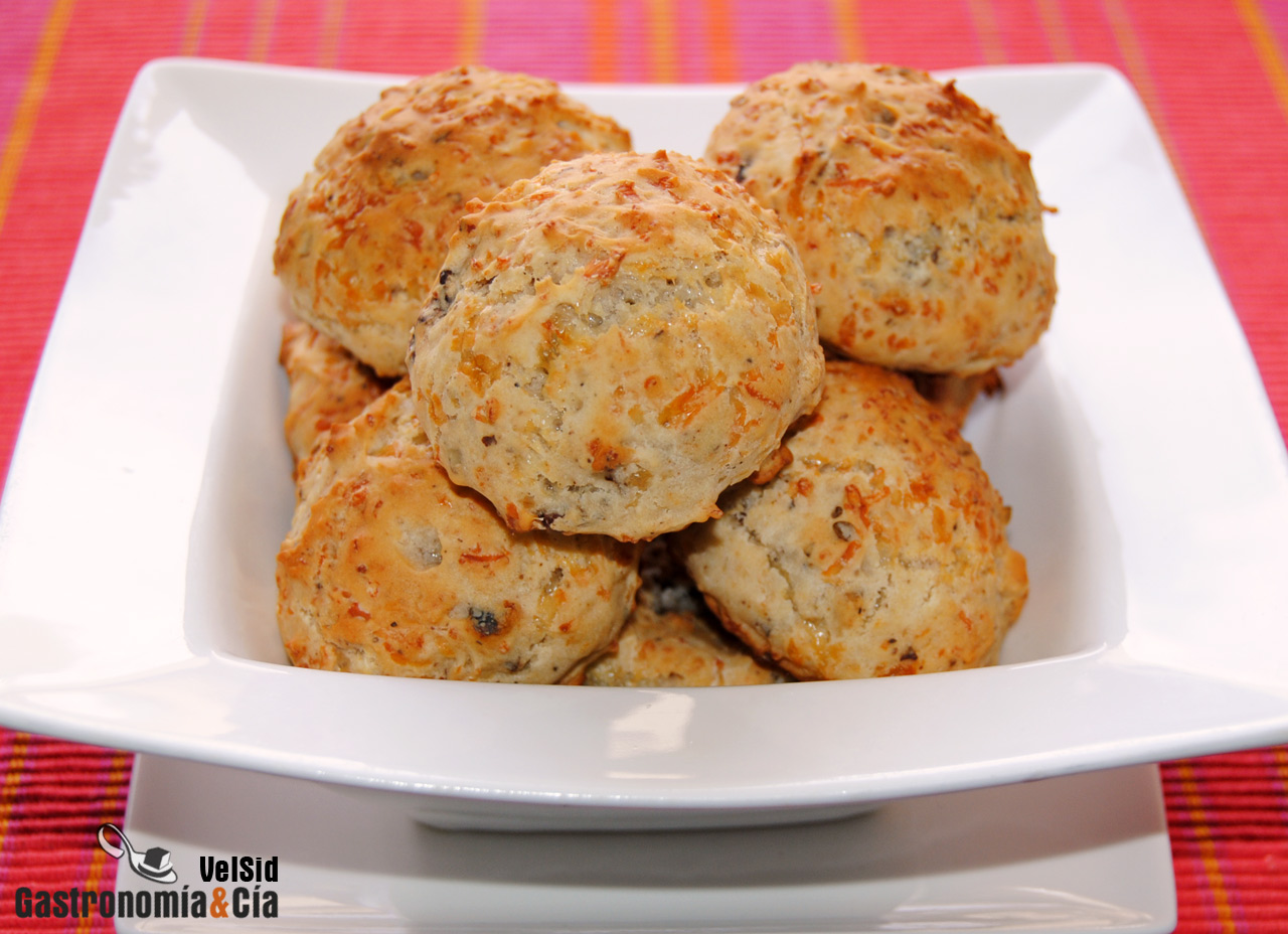 Scones de queso y nueces