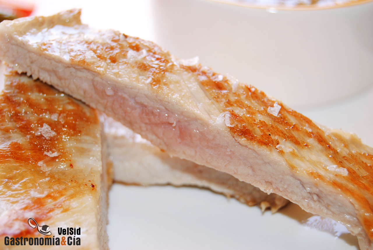 Secreto de cerdo con salsa de cerveza y miel