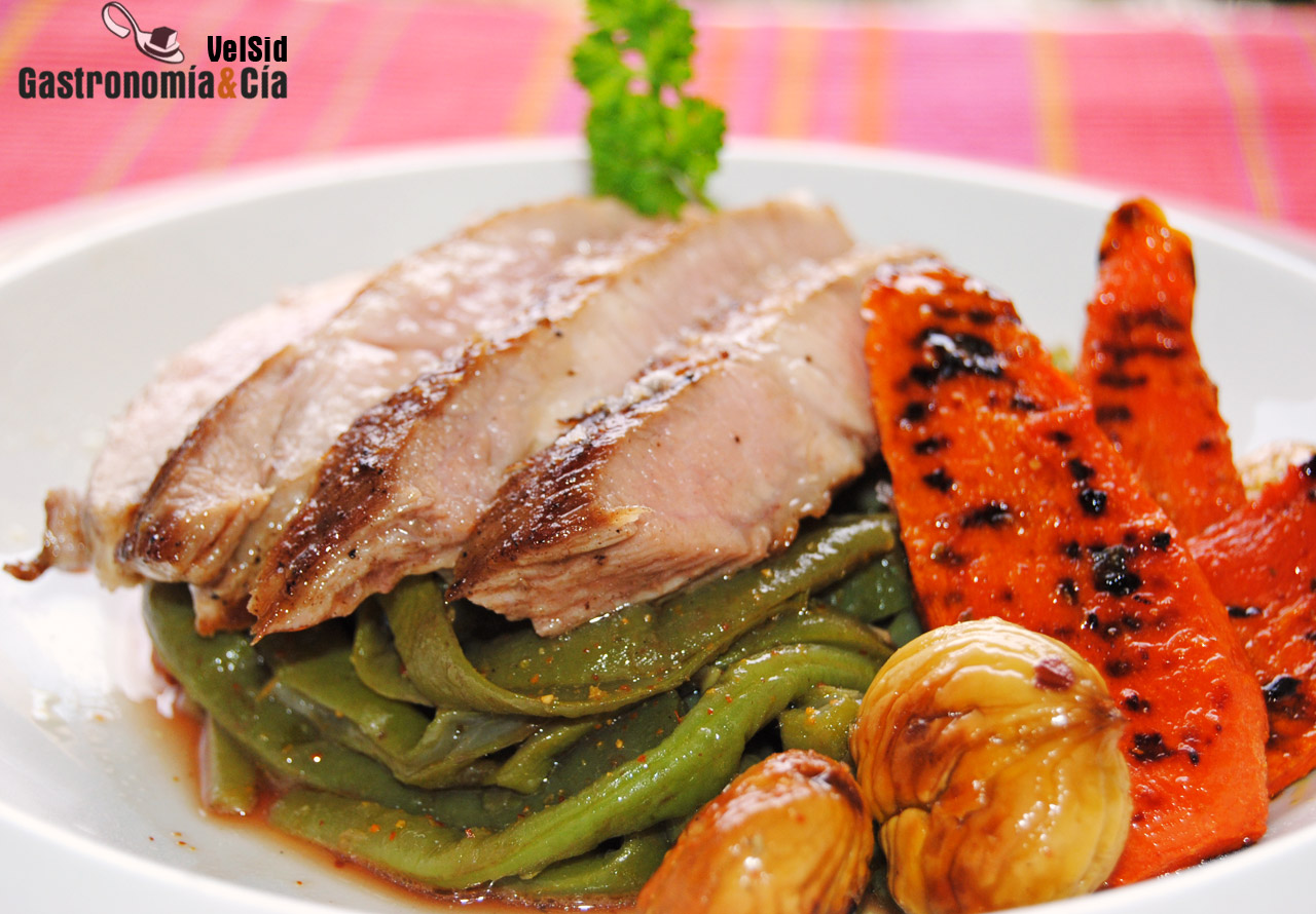 Secreto de cerdo con verduras y castañas