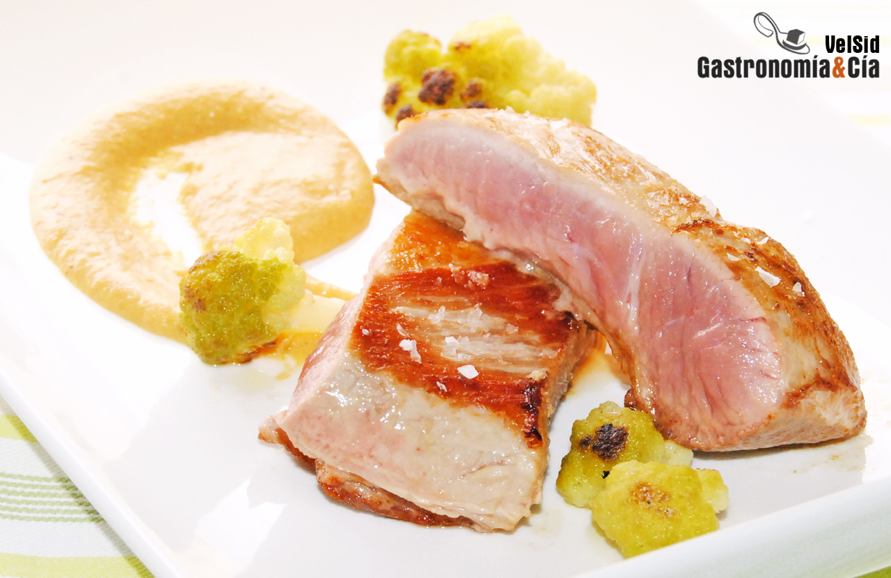 Secreto de cerdo con salsa de caqui y Garam masala