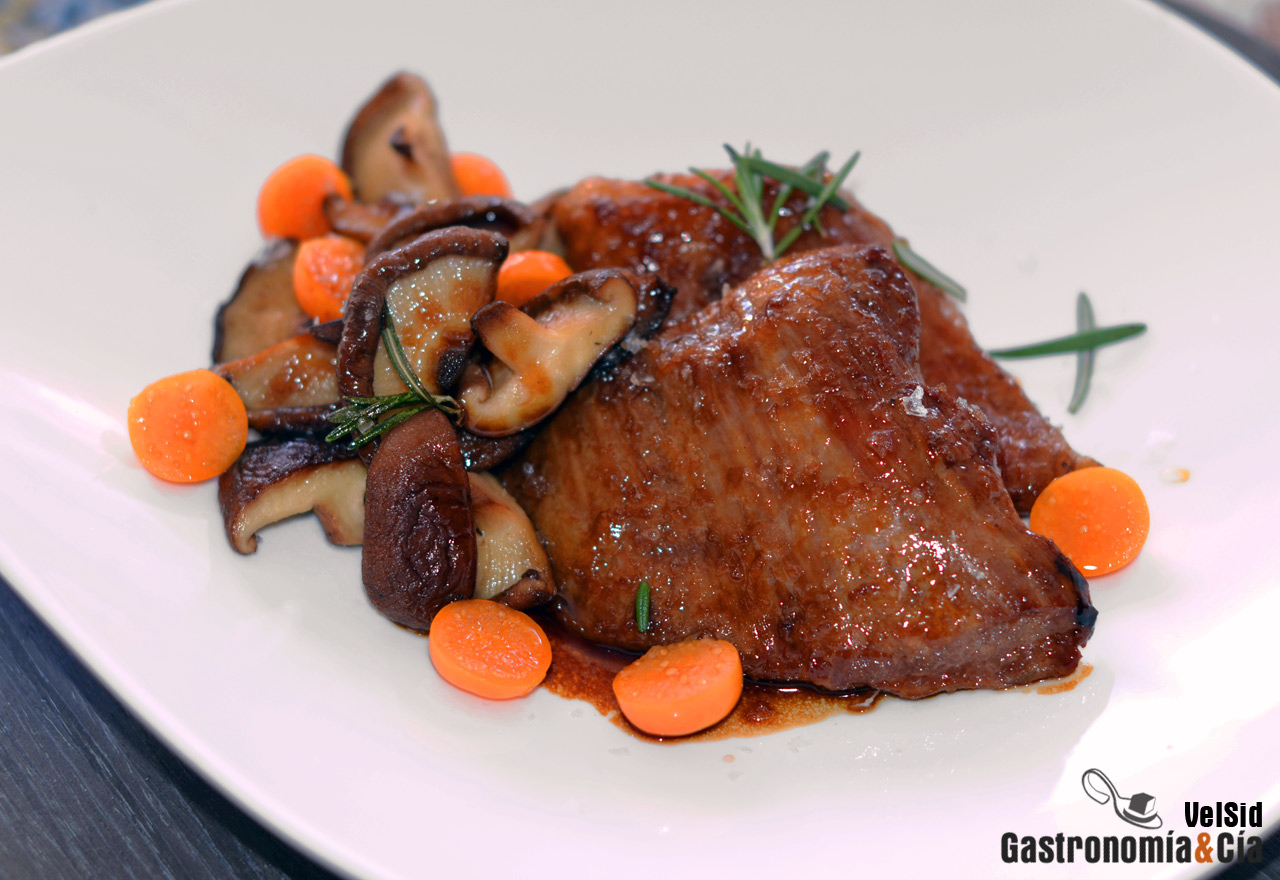 Secreto ibérico con soja, shiitake y miel