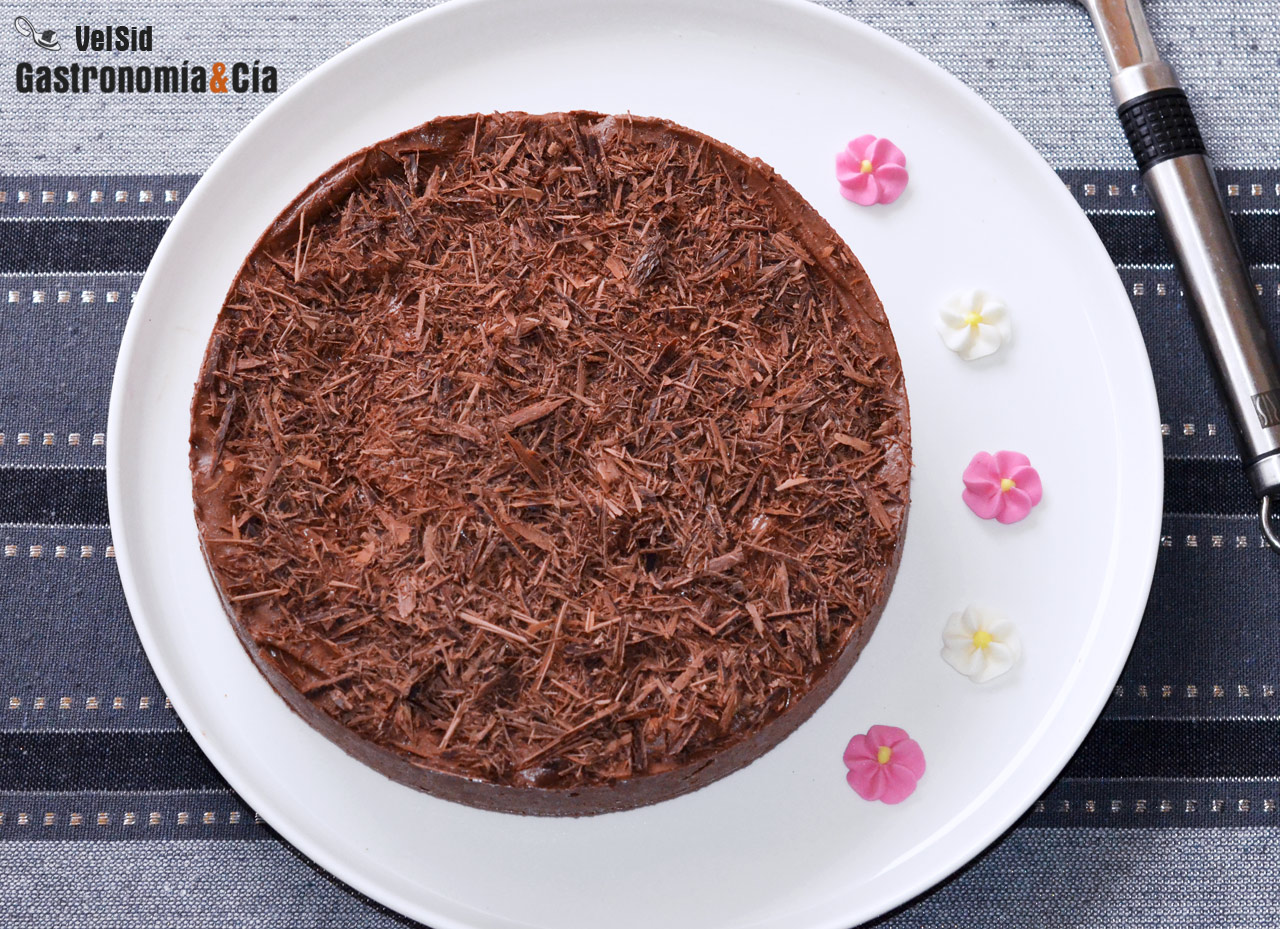 Tarta semifría de queso fresco y chocolate