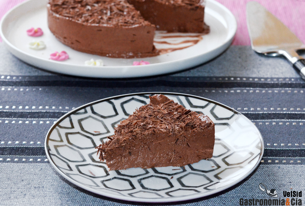 Tarta semifría de queso fresco y chocolate