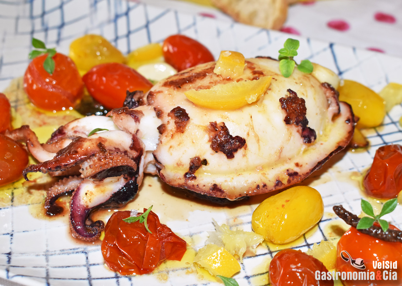 Sepia con tomates confitados y limón encurtido