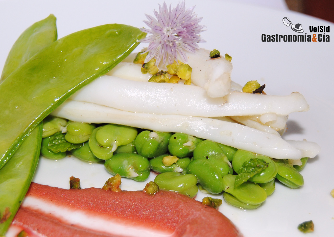 Sepia con habas y emulsión de remolacha ahumada