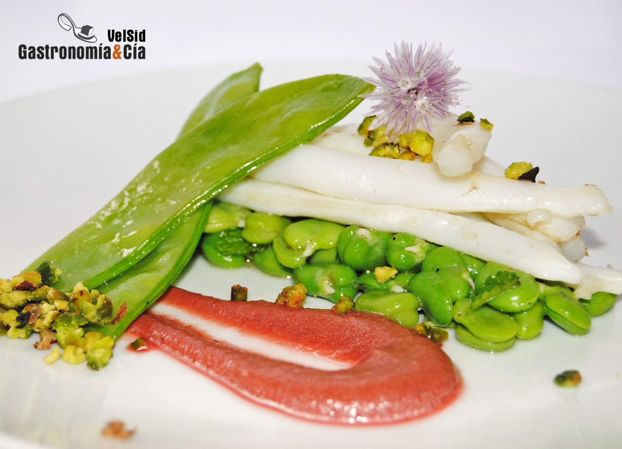 Sepia con habas y emulsión de remolacha ahumada