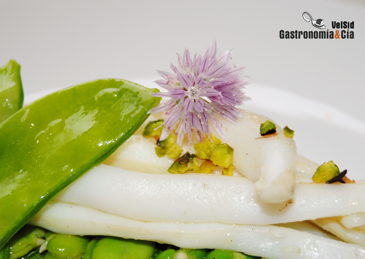 Sepia con habas y emulsión de remolacha ahumada