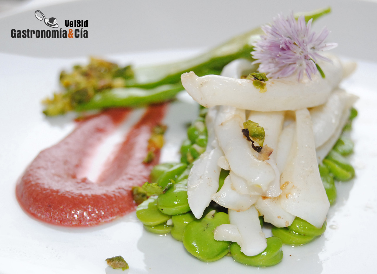 Sepia con habas y emulsión de remolacha ahumada