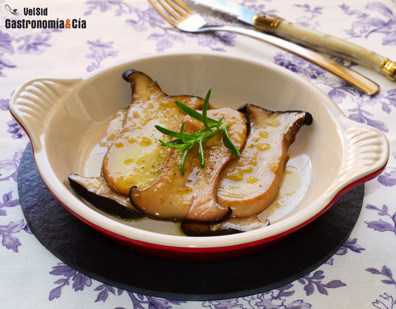 Seta de cardo confitada con romero y ajo