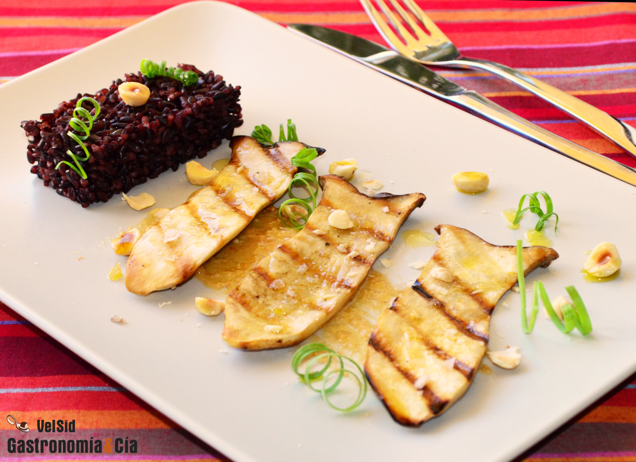 Setas de cardo con praliné de avellanas y arroz venere