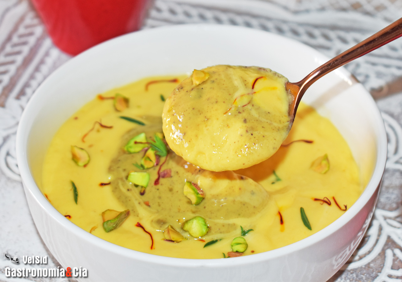 Shrikhand de mango y pistachos