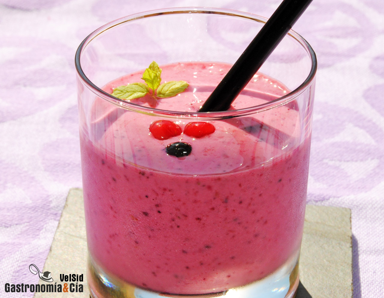 Smoothie de frutos rojos y coco