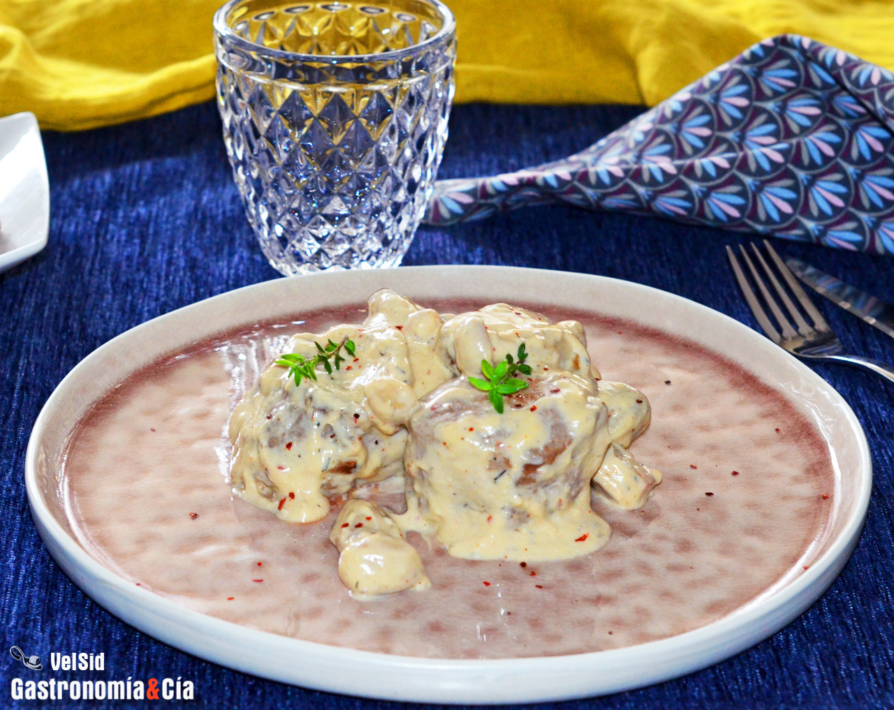 Solomillo de cerdo ibérico con salsa cremosa, patatas y