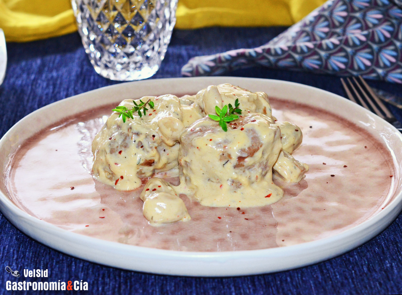 Solomillo de cerdo ibérico con salsa cremosa, patatas y