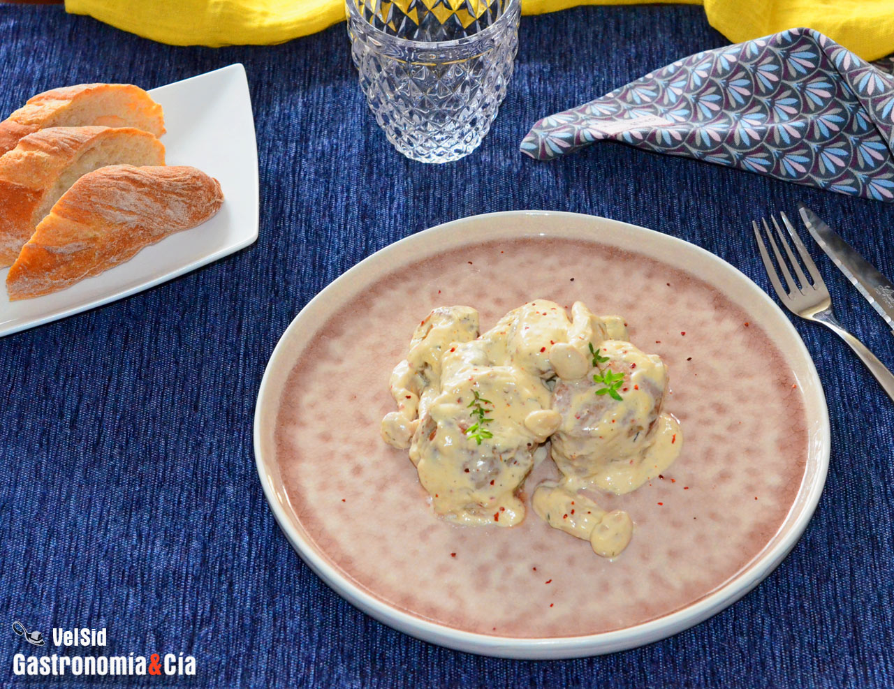 Solomillo de cerdo ibérico con salsa cremosa, patatas y