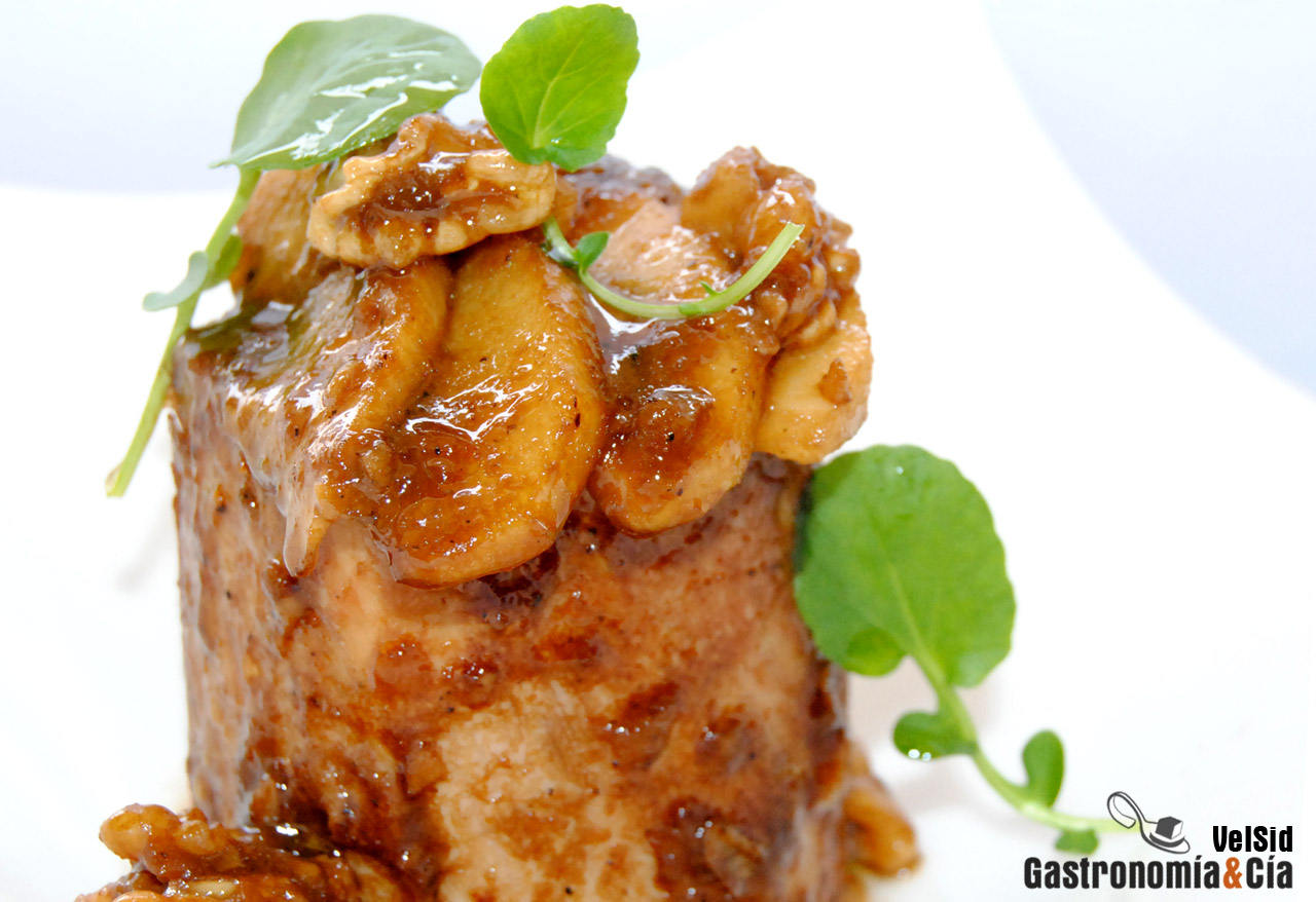 Solomillo de cerdo con cerveza negra, manzana y nueces