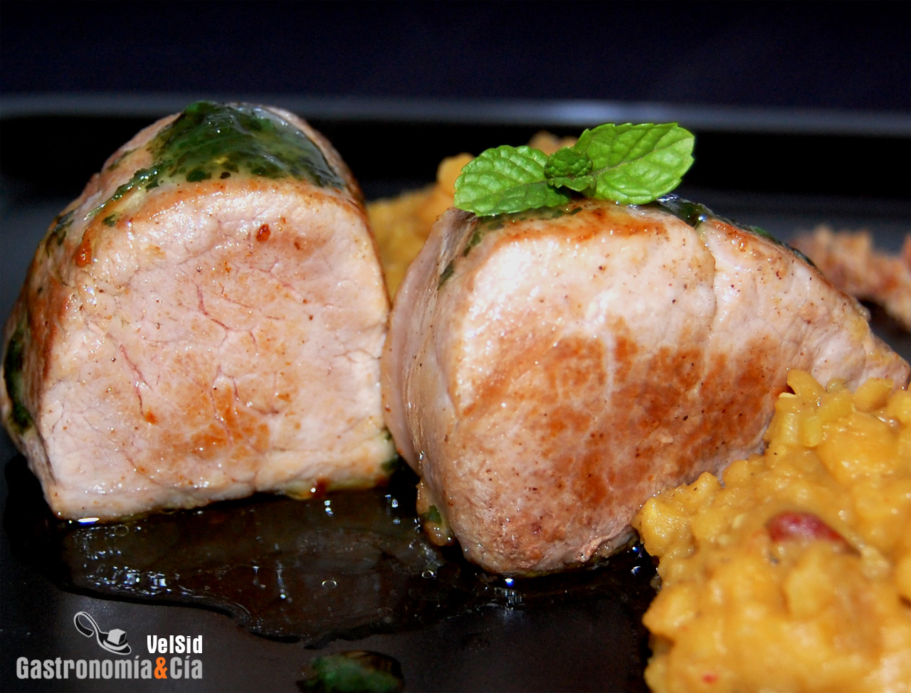 Solomillo a la menta con lentejas rojas