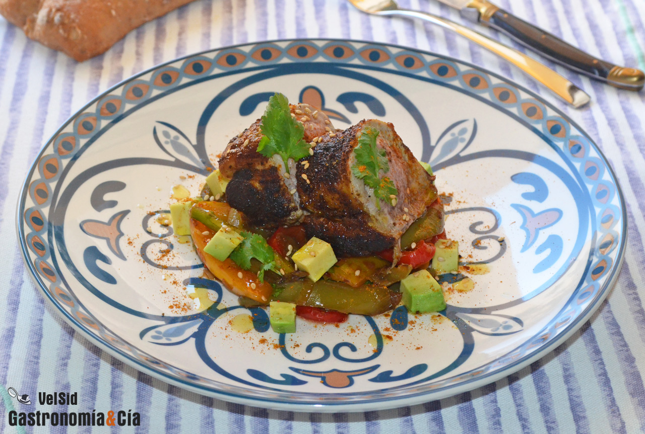 Solomillo de cerdo ras el hanout con espárragos y pimie