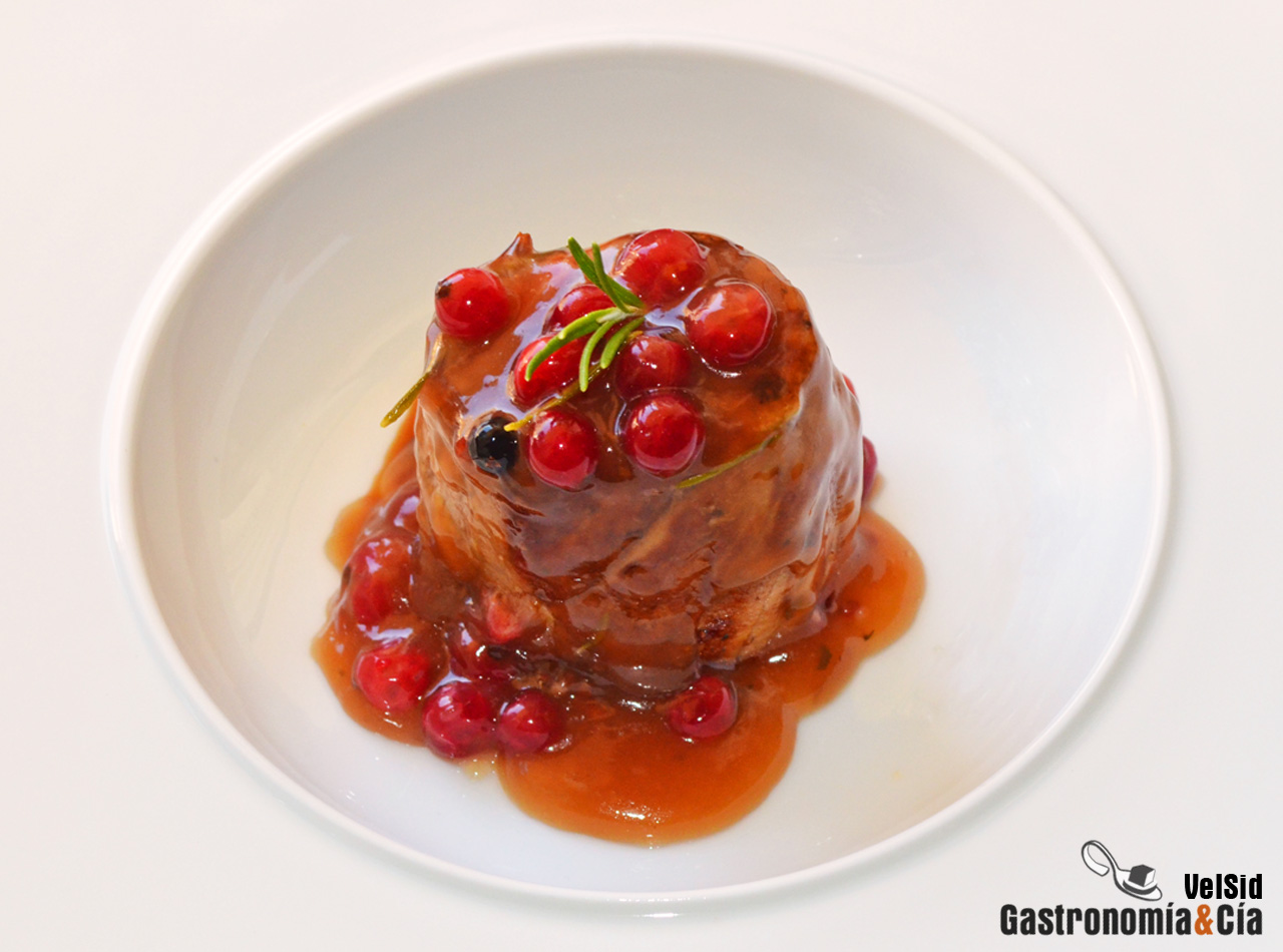 Solomillo de cerdo con salsa de grosellas