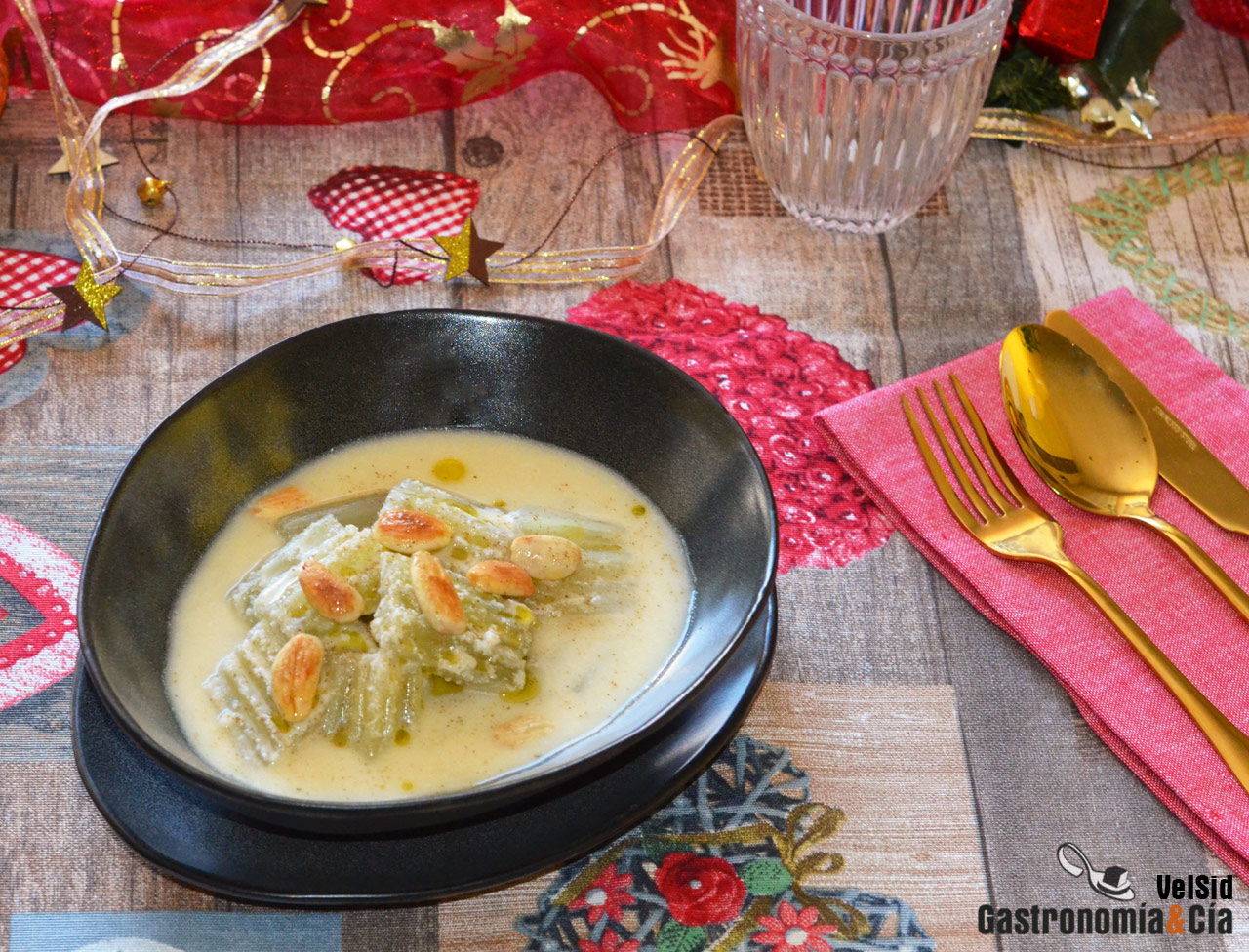Sopa de almendras con cardos para Navidad