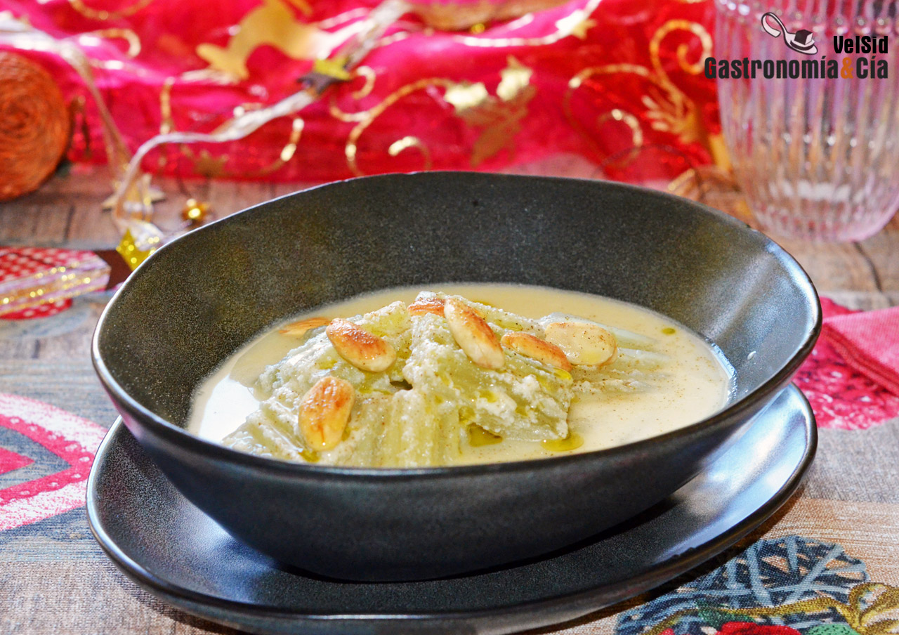 Sopa de almendras con cardos para Navidad