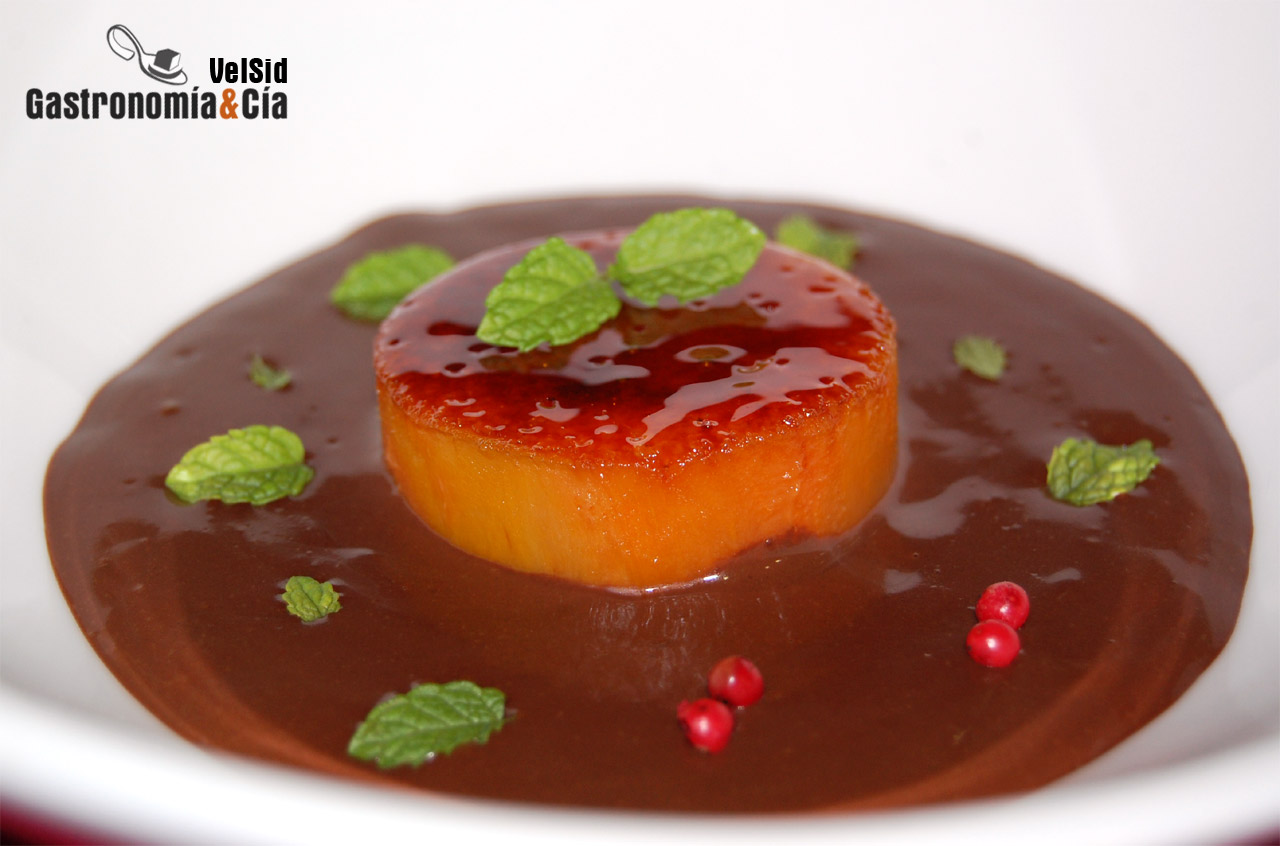 Sopa de chocolate a la canela con batata caramelizada