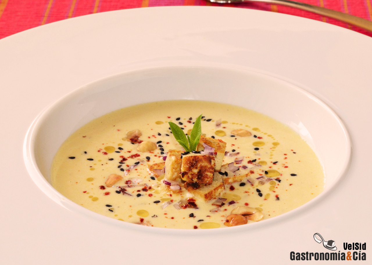 Sopa de melón, tofu y leche de coco