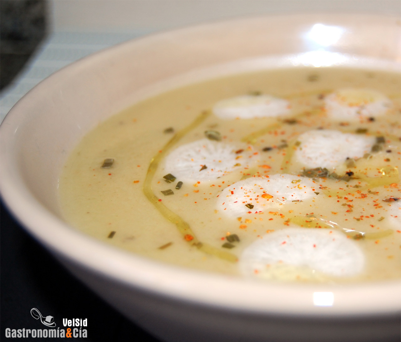 Sopa de puerros y nabos con aceite de jengibre