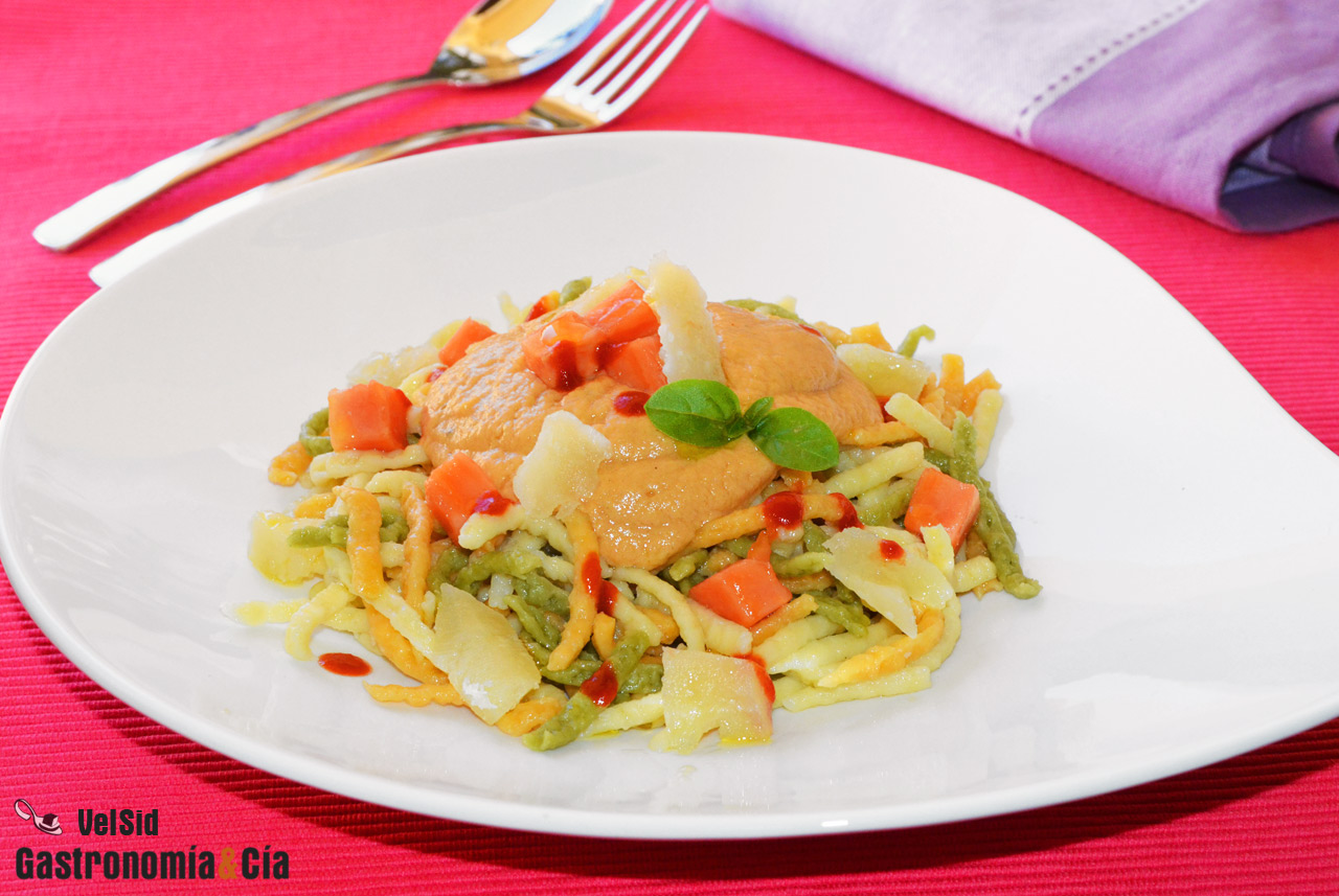 Spätzle con salsa cremosa de papaya