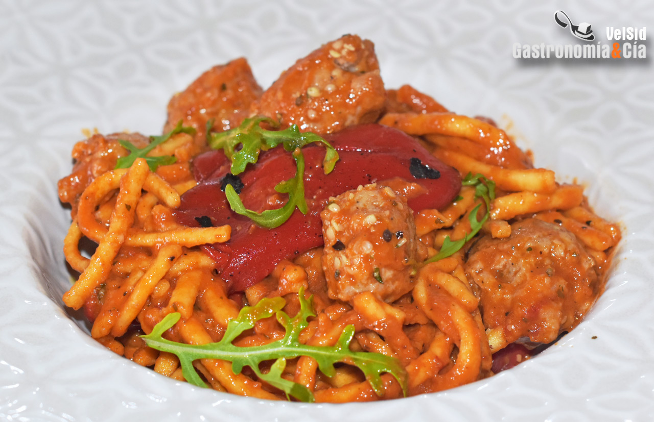 Spätzle con butifarra y pimientos