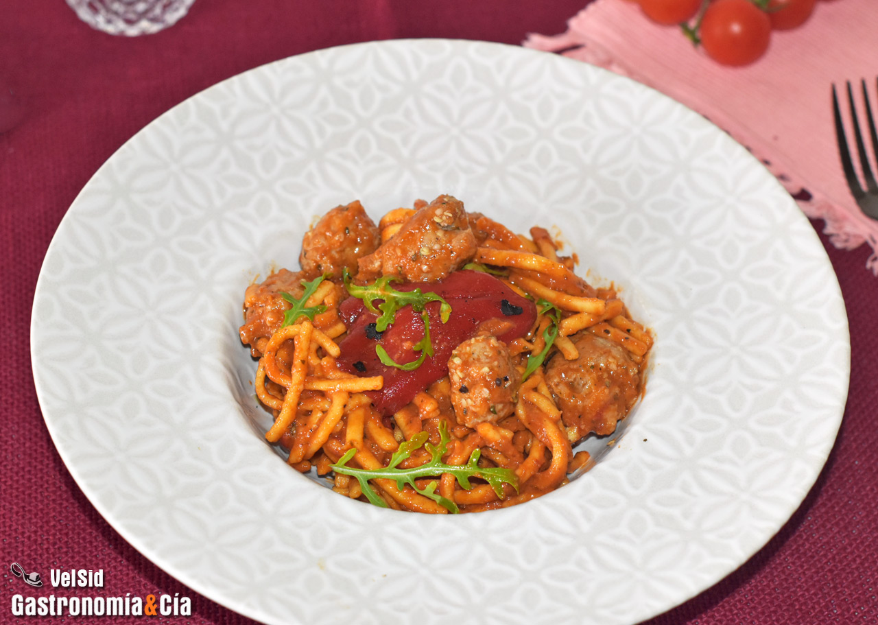 Spätzle con butifarra y pimientos