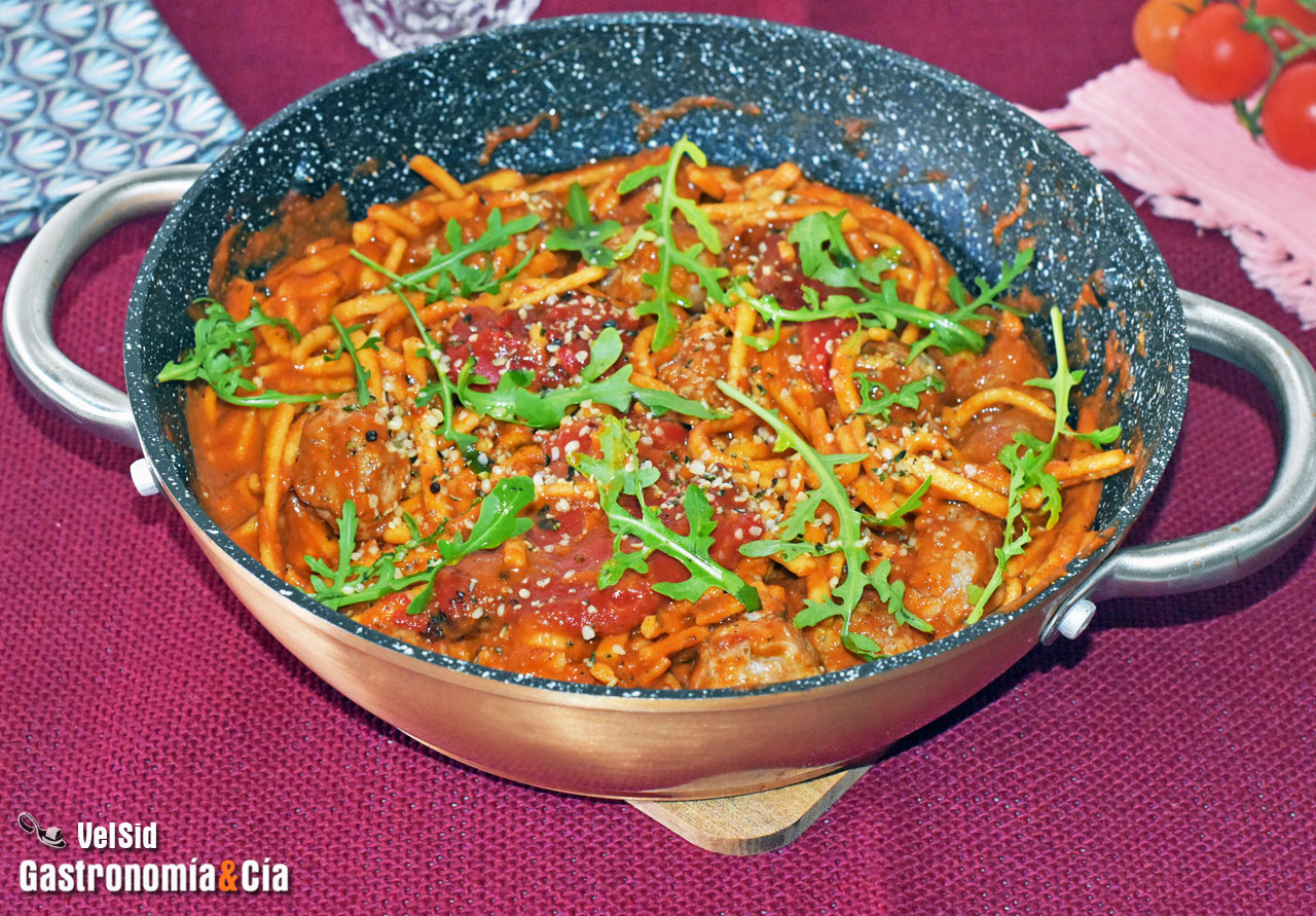 Spätzle con butifarra y pimientos