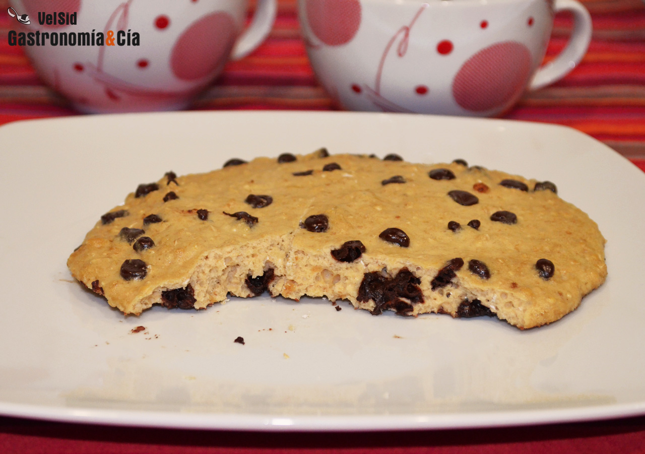 cookie de avena y chocolate en microondas