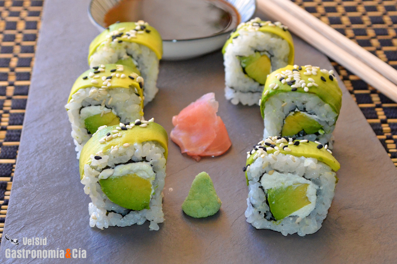 Cheese Bamboo Roll. Sushi vegetariano