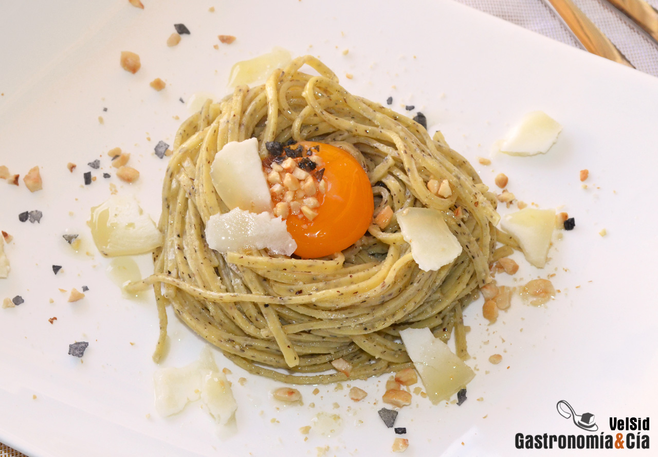 Tagliolini de trufa negra con yema escalfada