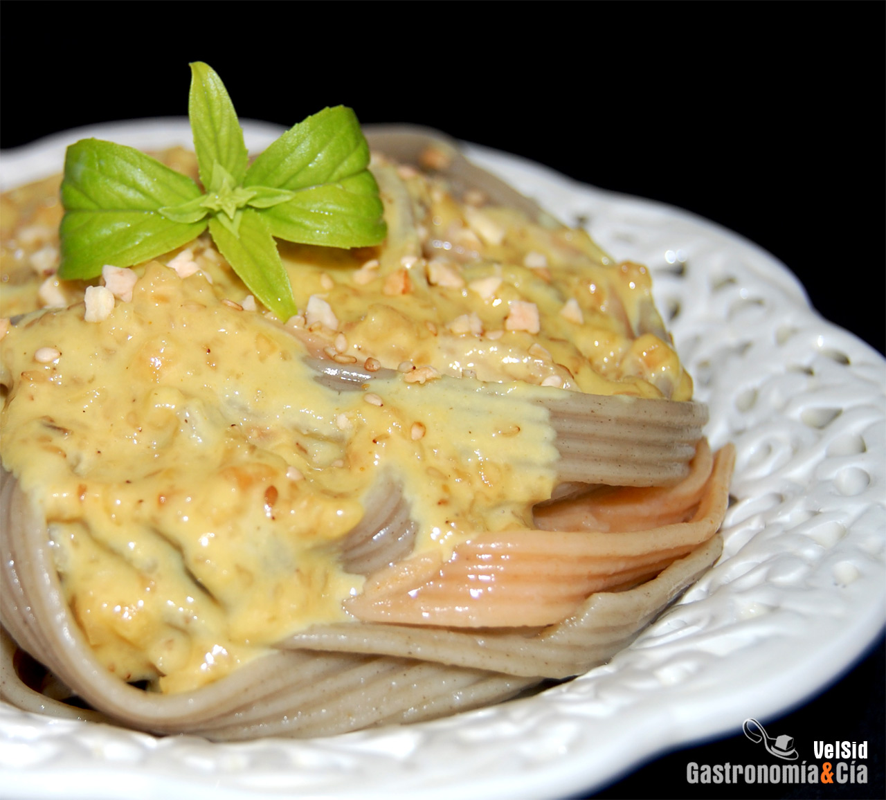 Tallarines con salsa de mostaza a la naranja 