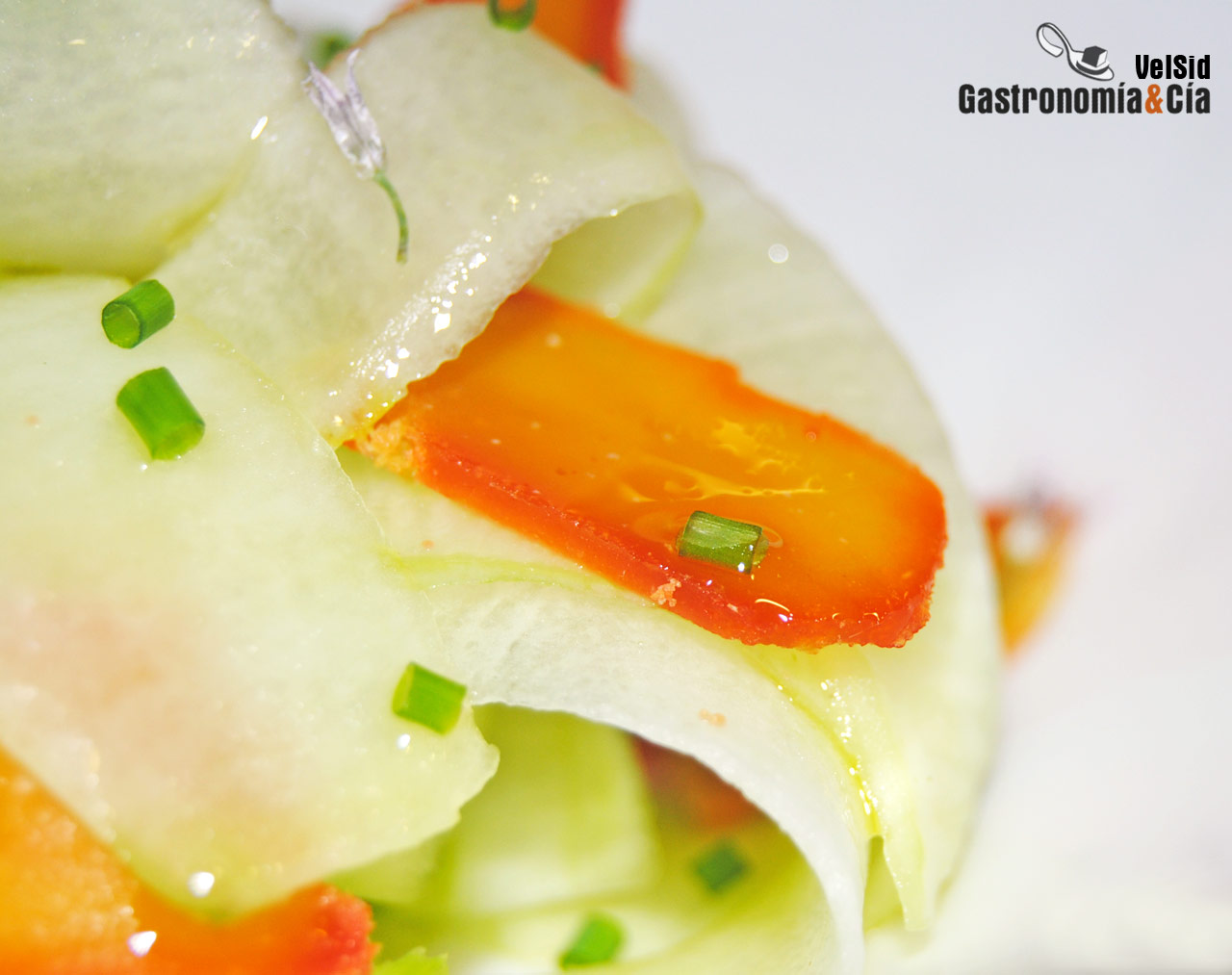 Tallarines de pepino con huevas de maruca