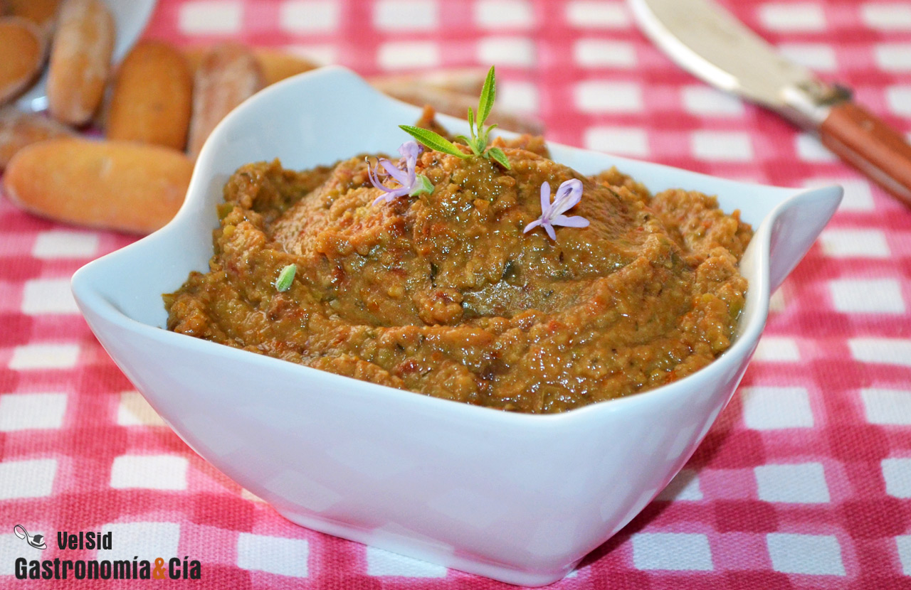 Tapenade vegano de aceitunas verdes y tomate seco