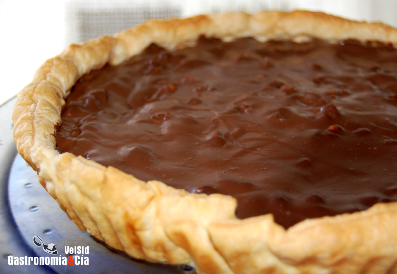 Tarta de hojaldre con ganache de chocolate y nueces