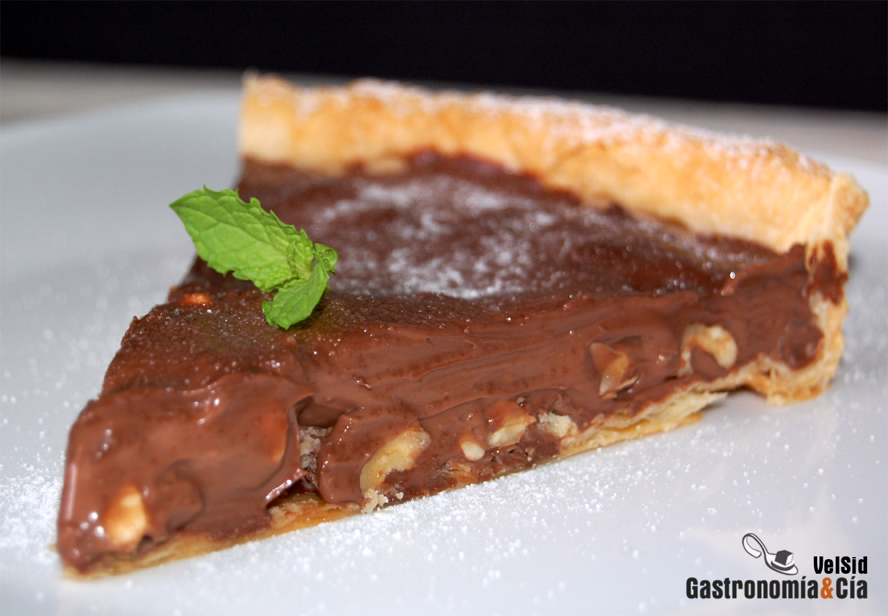 Tarta de hojaldre con ganache de chocolate y nueces