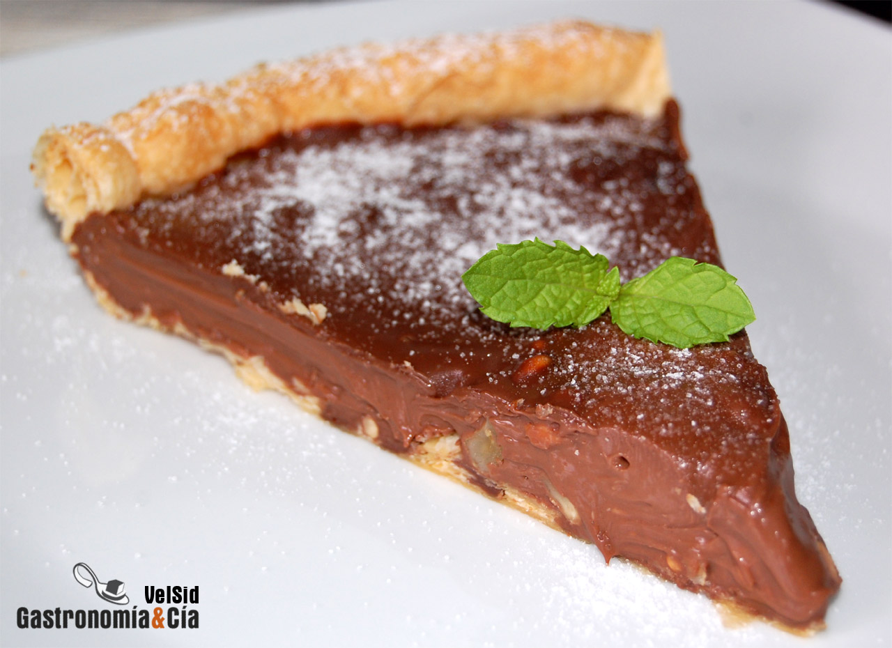 Tarta de hojaldre con ganache de chocolate y nueces
